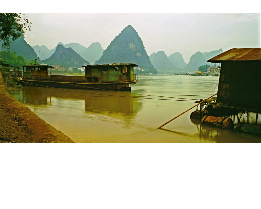 Yangshoo China River boats photo by Raoul Butler
